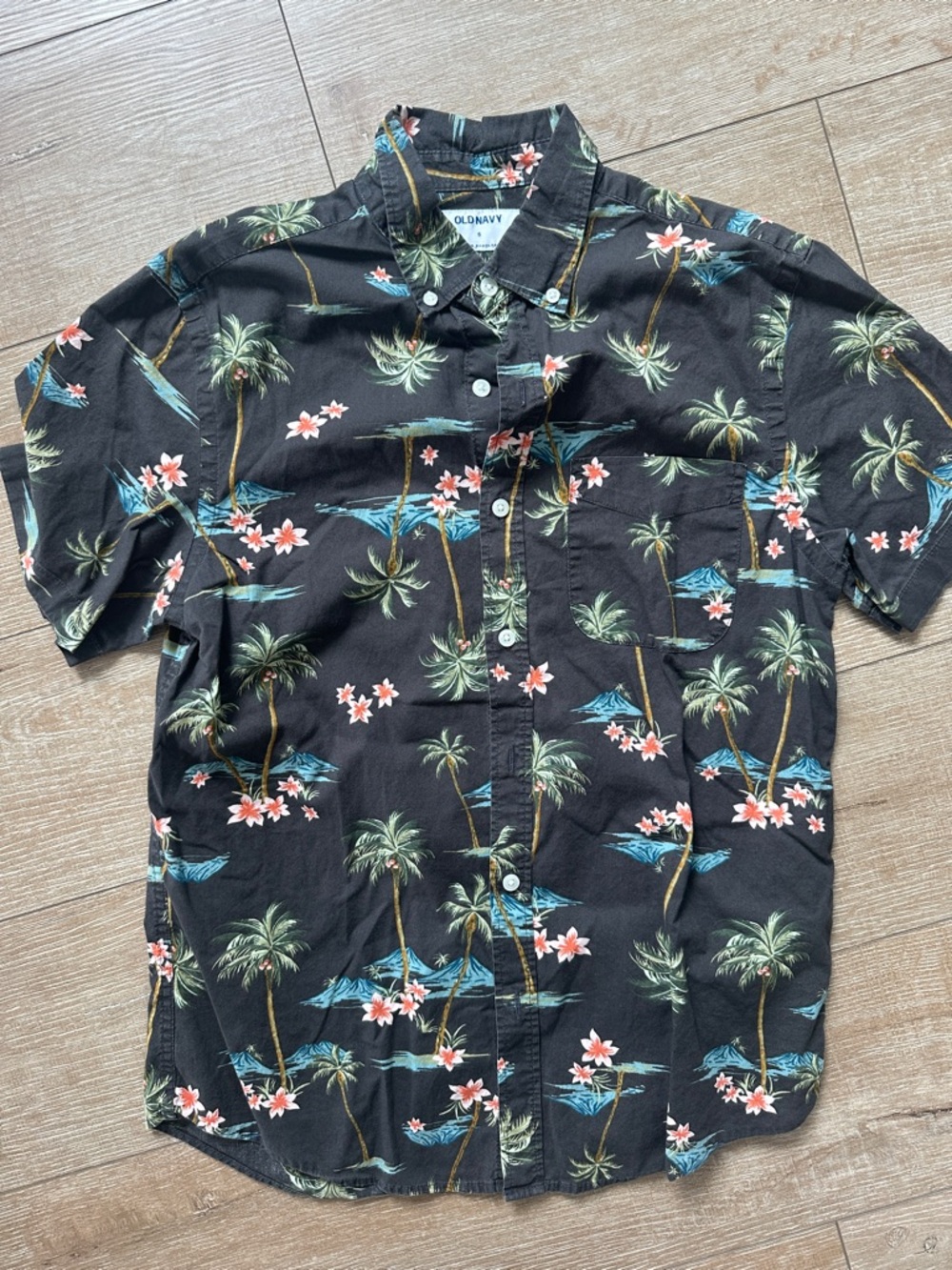 Old Navy Black Short-Sleeve Button-Down Shirt with Tropical Palm Print